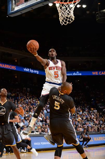 Tim Hardaway Jr., New York Knicks, a canestro contro i Golden State Warriors (Getty Images)